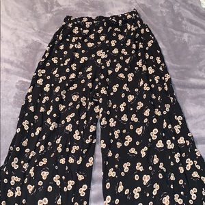 Brandy Melville High Waisted Sunflower Pants.🌻🖤